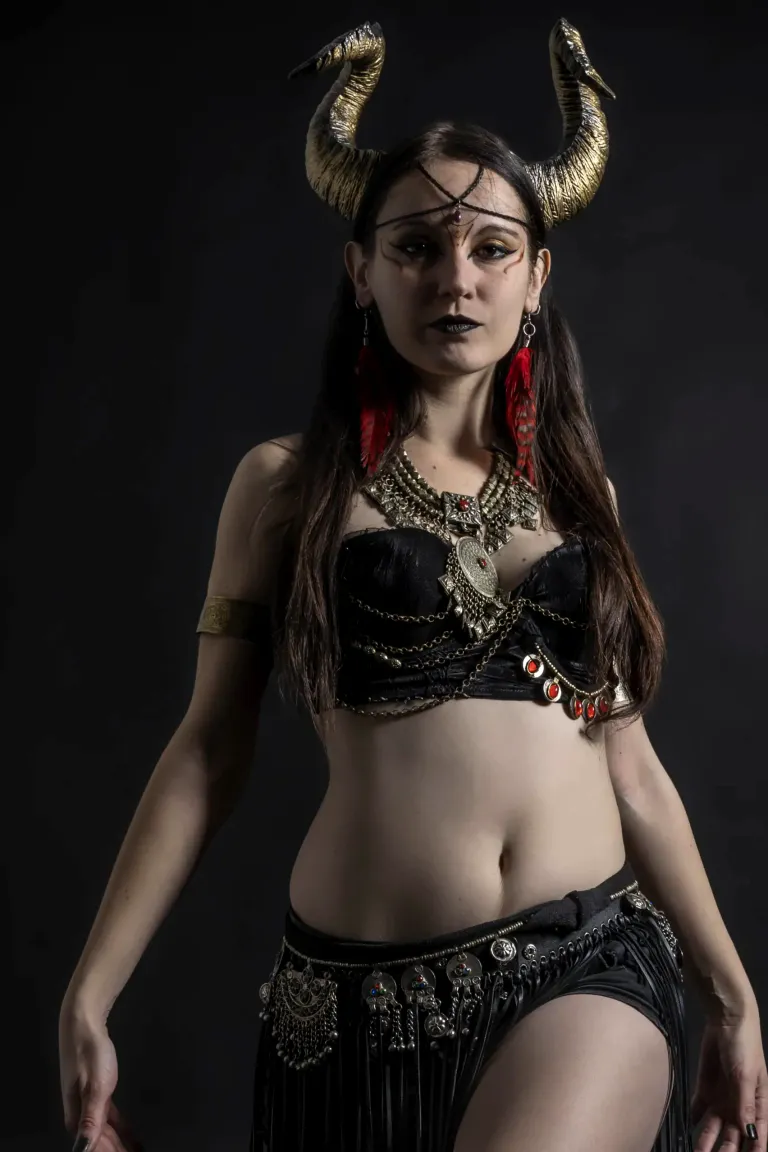 Tribal americain contrast
