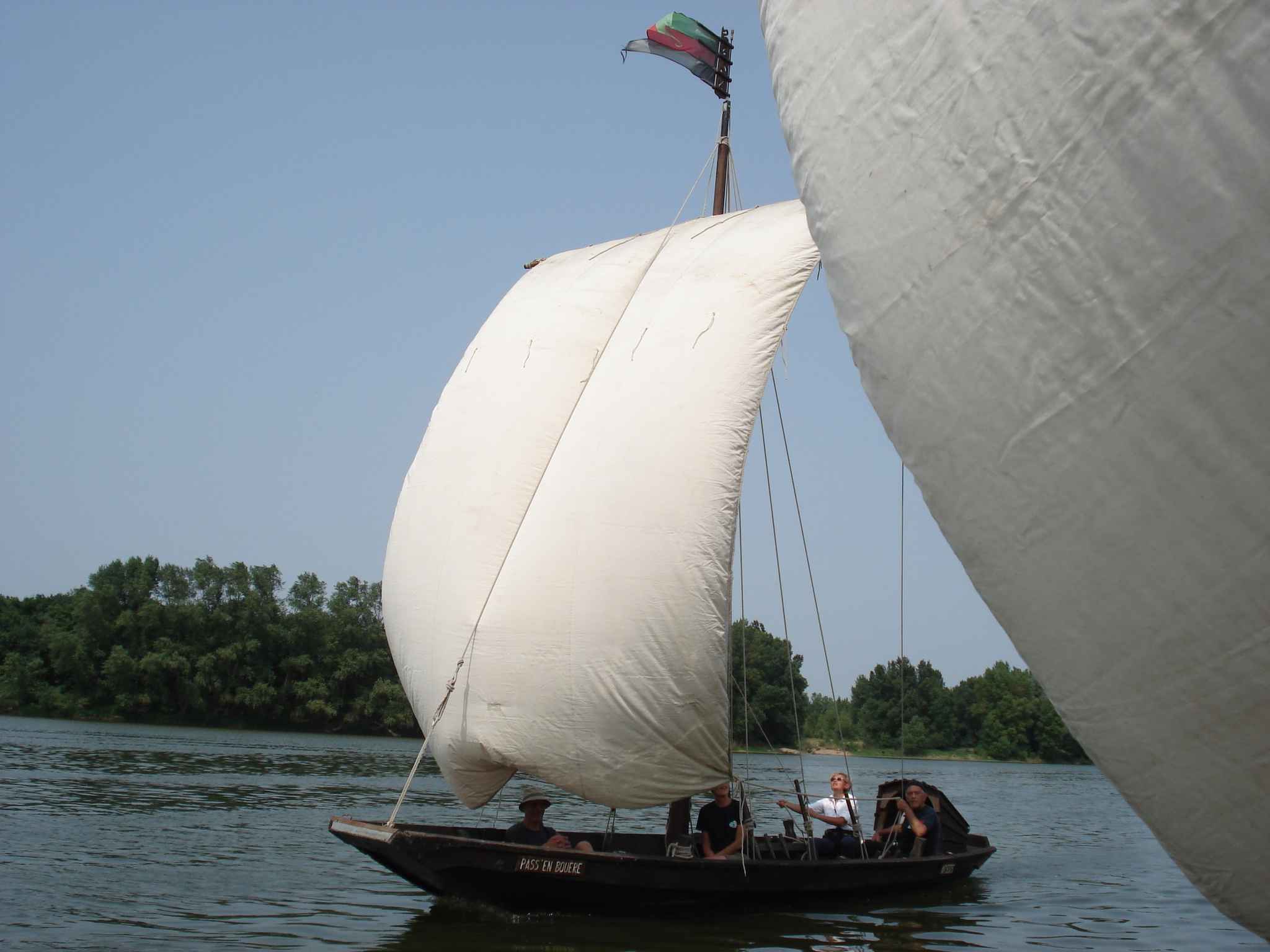 Sous voiles