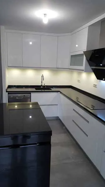Cuisine jusqu au plafond
