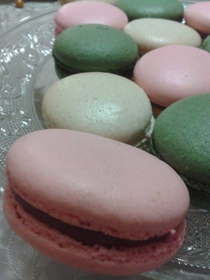 Macarons framboise, café et pistache