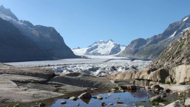 Glacier d'Aletsch et le petit lac glaciaire de Märjelen