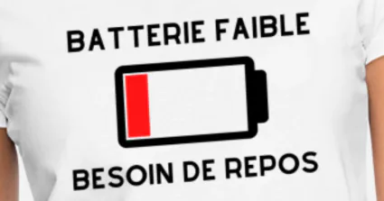 Batterie-faible-besoin-de-repos-humour-fatigue-t-shirt-femme