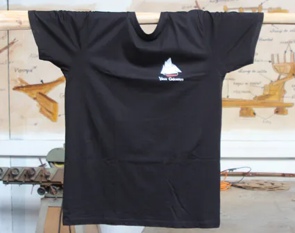 T shirt face sur rame