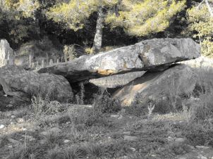 Le dolmen à Cavillargues