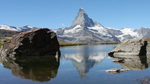 Reflet du Cervin dans le lac Stellisee / Photos Alpes et montagnes suisses