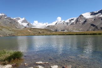Lac Stellisee / Au loin, Fluhalp, Adlerhorn et le glacier de Findelen / Photos Alpes et montagnes suisses