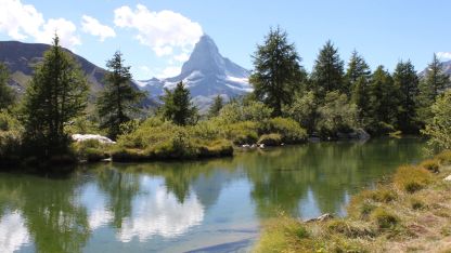 Reflets dans le lac Grindjesee et Matterhorn au loin / Photos of Switzerland