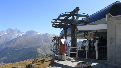 Télécabine " Matterhorn-Express " dans les Alpes valaisannes suisses