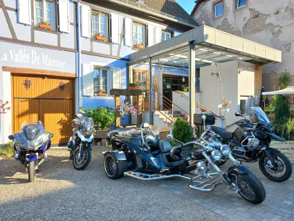22 moto au restaurant