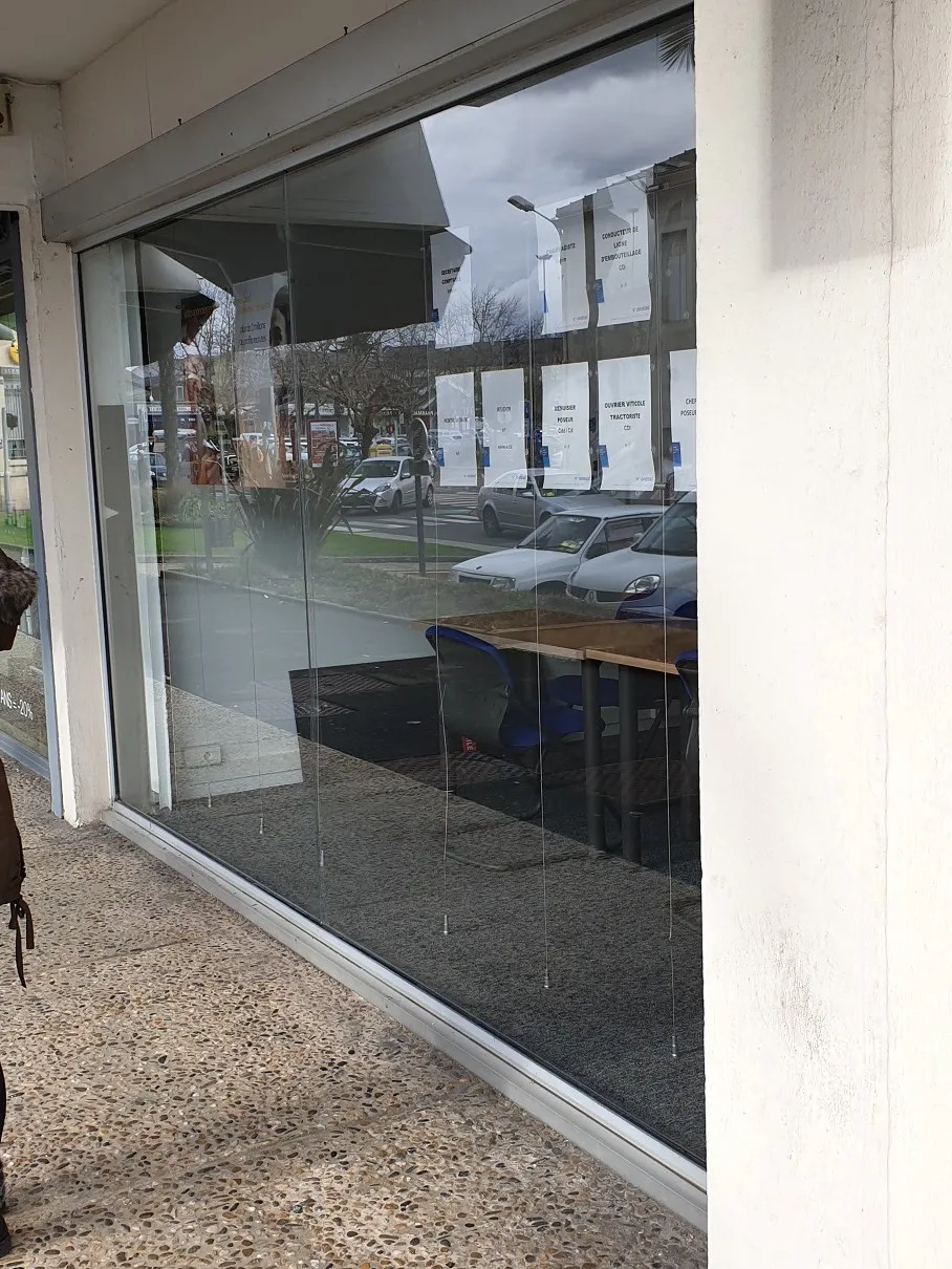 Changement de vitrine de magasin