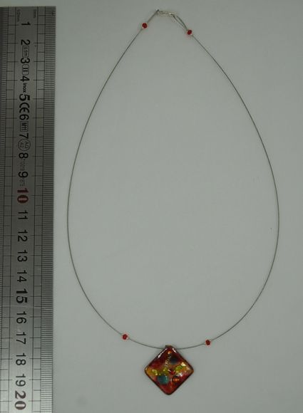 Collier-ca-ble-carre-rouge-2