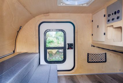 Dropland foto interior con colchon montado como sofa  redimensionner