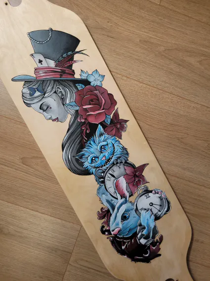 Voyage illustré au Pays des Merveilles pour customiser un longboard