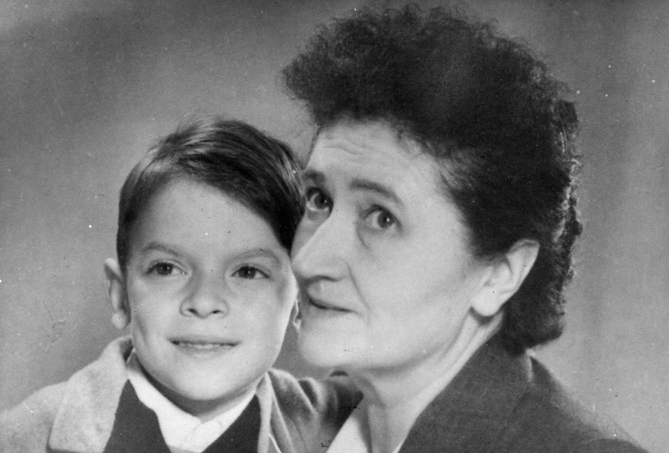 06 Jeanne Laval et son petit fils Jean Louis