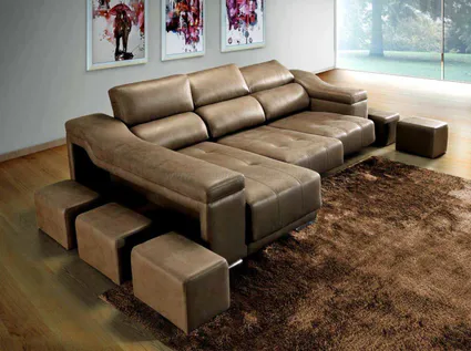 Canape en cuir marron avec poufs sur le cote et meridienne