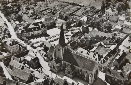 L eglise et la place du marche