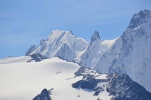 Les Courtes et les Droites dans le massif du Mont-Blanc depuis le barrage d'Emosson