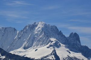 Les Droites, l'Aiguille Verte et les Drus dans le massif du Mont-Blanc depuis le barrage d'Emosson