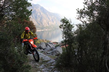 Montenegro moto verte 103