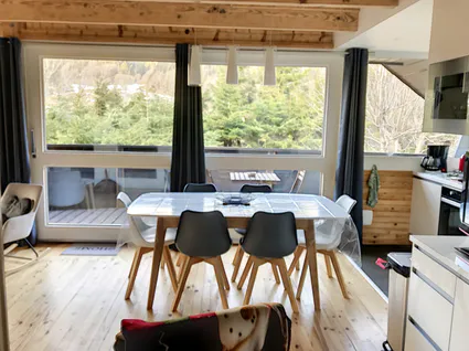 La musardiere coin repas et balcon exte rieure