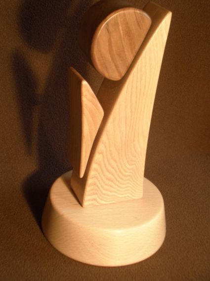 Trophée d'entreprise sur mesure, trophée en bois, réalise sur la base d'un logo
Cadeau d'entreprise haut de gamme sur mesure en bois
