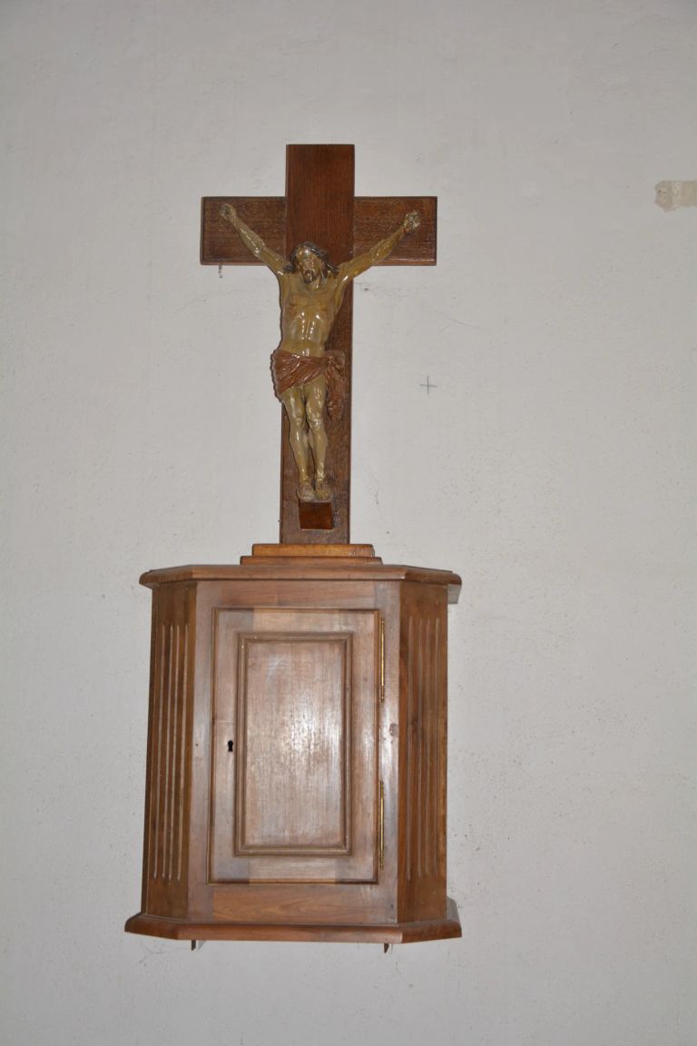 Vinezac patrimoine eglise christ tabernacle dsc 0647