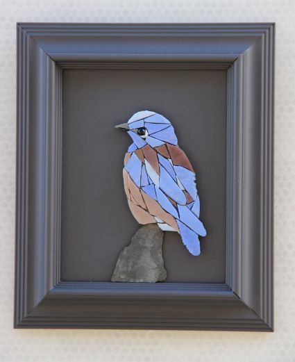 mosaique - tableau  - oiseau - plumes - cadre - violine - bleu - rond- gris - verre - bird - oiseau mosaïque - ora mosaiques.