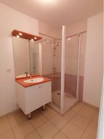 Salle de bains a reze avant renovation