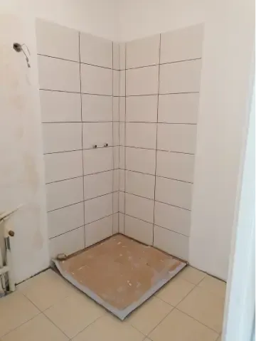 Pose carrelage mural rectangulaire a reze