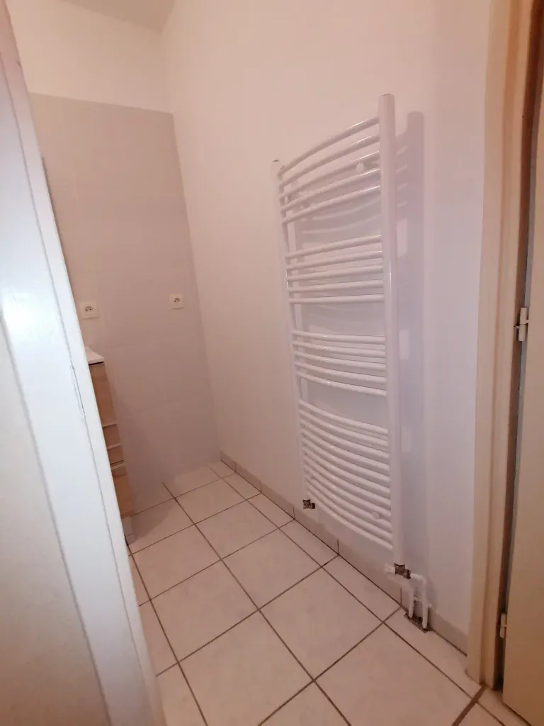 Installer radiateur seche serviettes a eau chaude a vertou