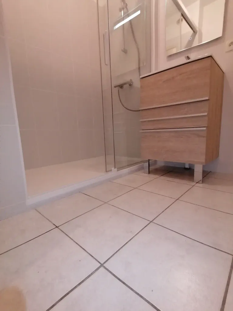 Installation receveur de douche a poser extra plat blanc