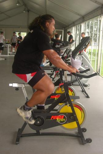 je fais un peut de cardio 5 minutes de récupération pour que mes muscles récupèrent après un effort violent pour évacuer l'acide lactique 