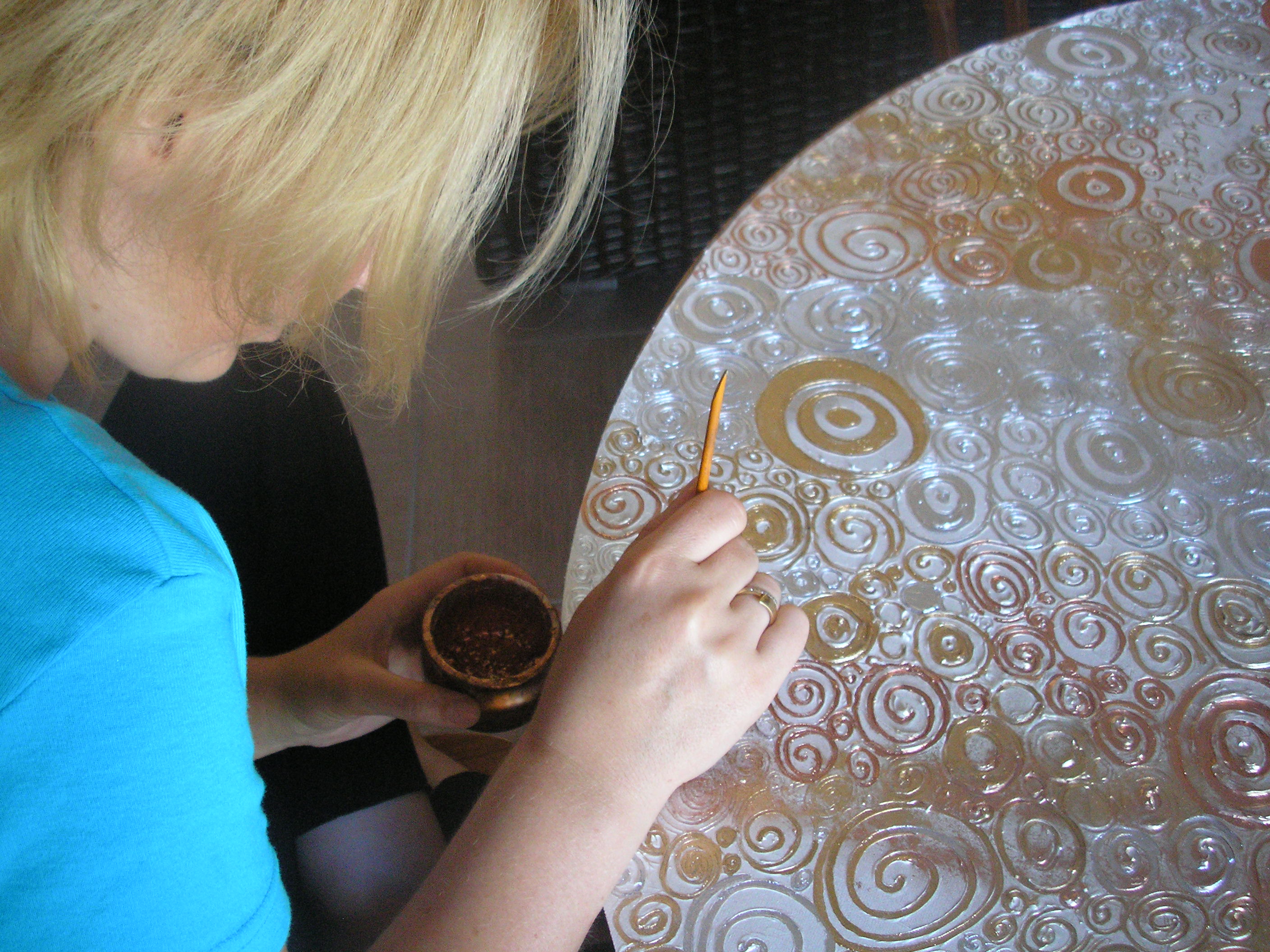 Tapisserie pour table ronde sous verre
