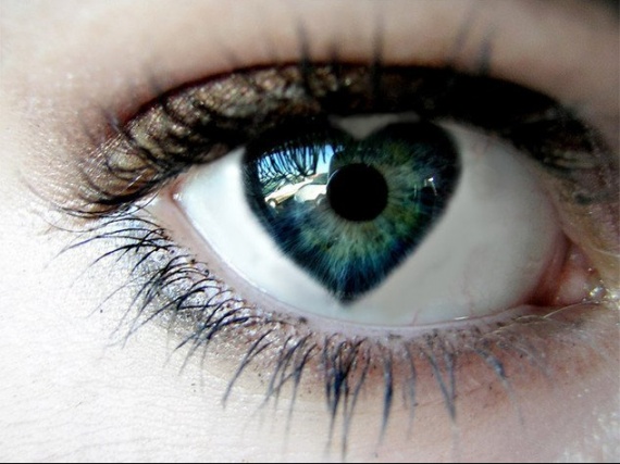 Coeurs facons oeil coeur gif img