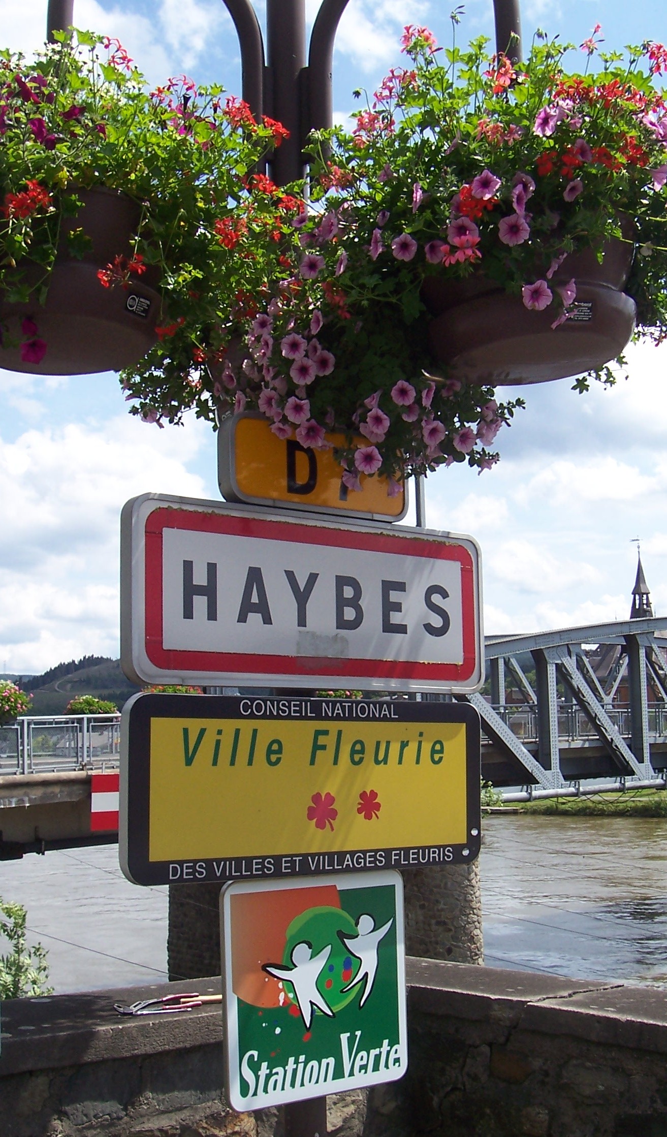 Haybes 2 