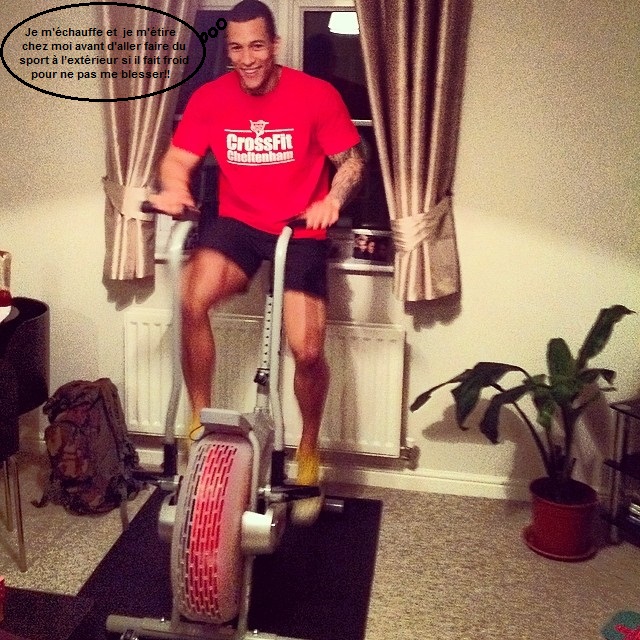 Je m'échauffe et je m'étire chez moi avant d'aller faire du sport à l’extérieur si il fait froid pour ne pas me blesser!! 