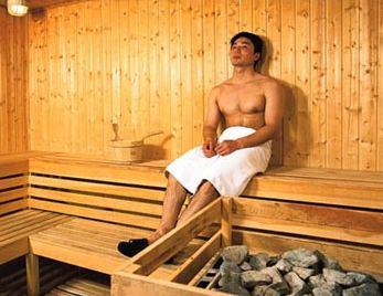 Homme sauna