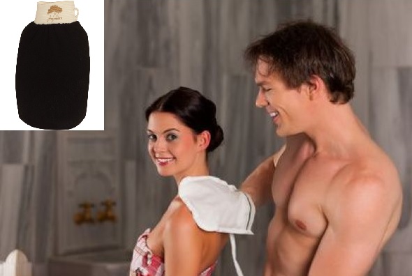 Après avoir bien transpiré dans le sauna et dans le hammam on se fera habituellement masser dans le hammam où dans le sauna à l’aide d’un gant de gommage Kessa. Le gommage au savon noir s'effectue avec un gant Kessa  afin d’enlever toutes les peaux mortes Massez votre corps avec du savon et procédez à des mouvements circulaires du bas vers le haut avec le gant (Loofa pour les peaux sèches et sensibles, Kessa pour les autres). Rincez abondamment après avoir passé le gant 

 