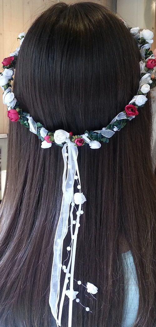 1 couronne fleurs rouges et ruban blanc avec perles et fleurs en satin1