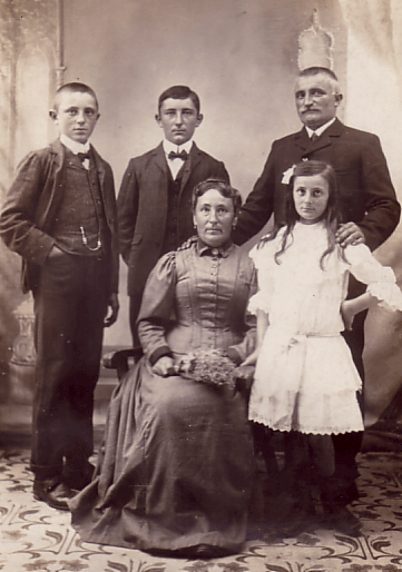 Famille Antoine MOURA en 1908