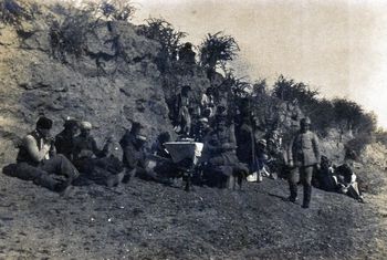 18 1924 Maroc diner dans le bled pres Rakka avec officiersdu 21eme Spahich marocain