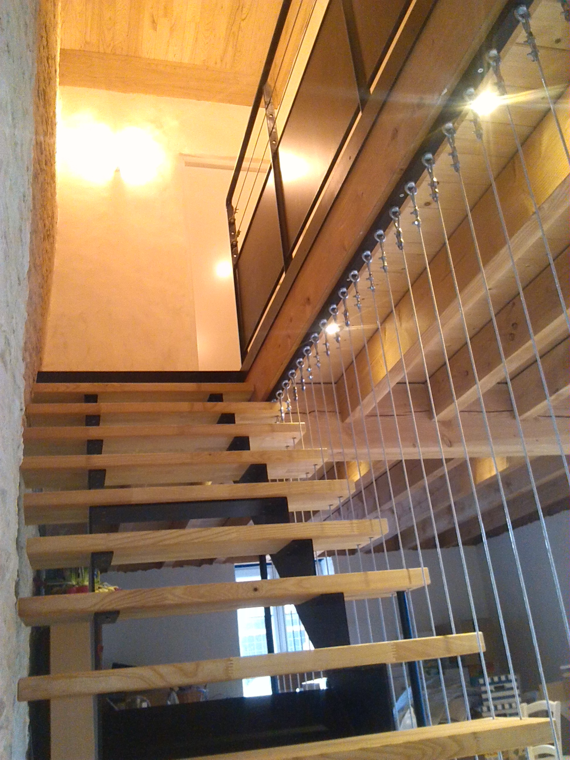 Escalier metal frene