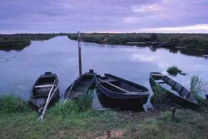 Le lac de grand lieu reserve naturelle regionale productdiaporamaimage