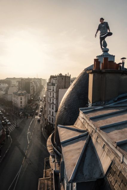 Un instant de reflection au sommet du monde ..