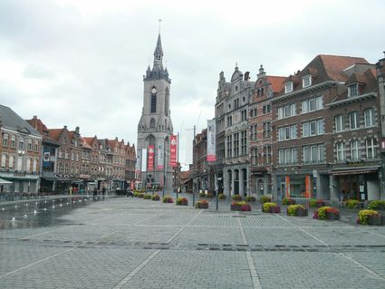 La Grand Place et le Beffroi de Tournai