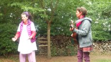 Jardin des Histoires de Pougne-Hérisson dans le cadre du Festival de Parthenay 
(79- Deux-Sèvres)
http://www.deboucheaoreille.org/