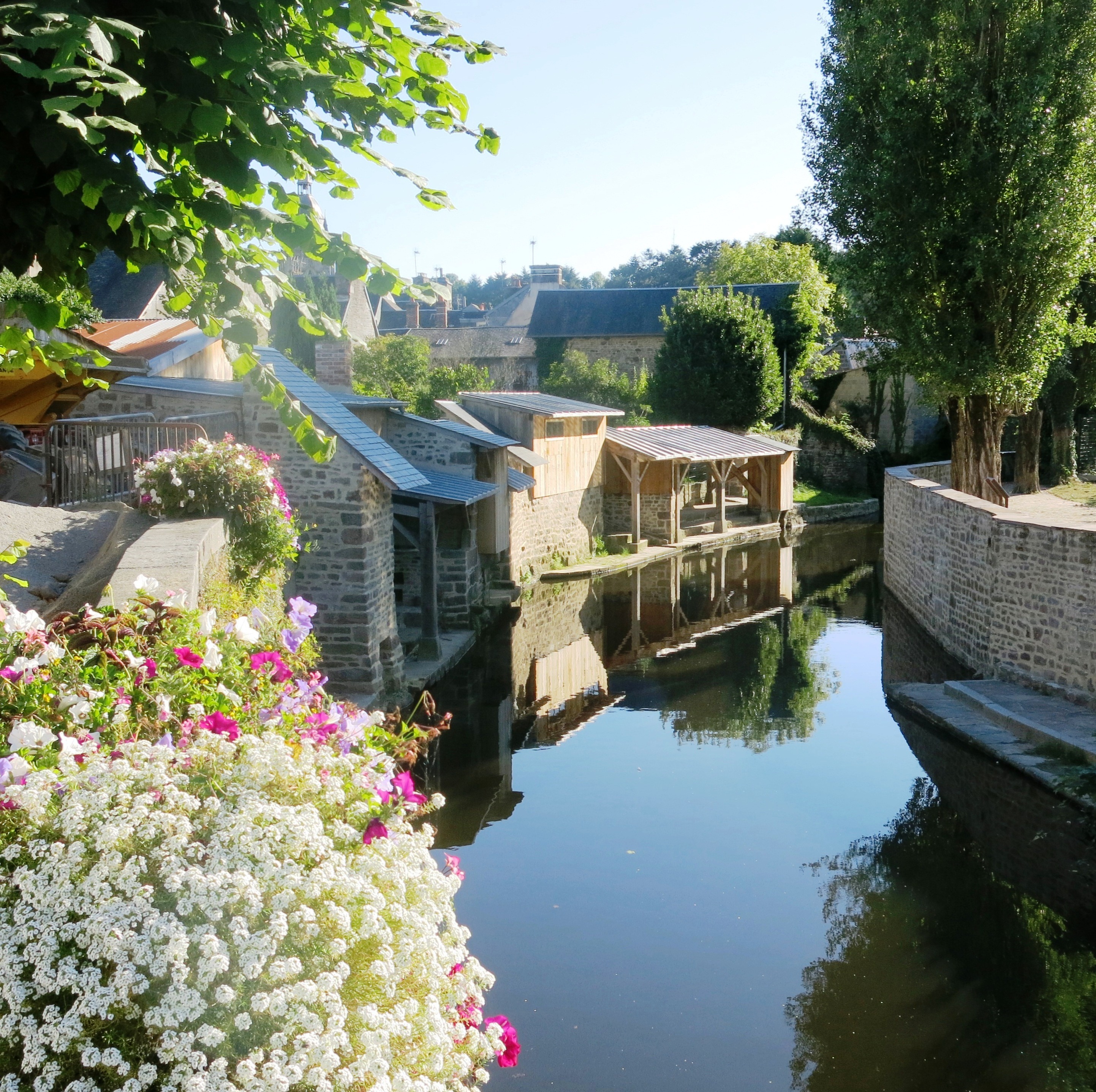 046 lavoirs des quais de sienne 1 villedieu les poe eles tour michel persin