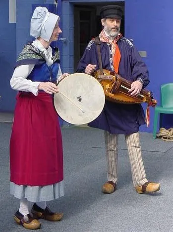 Vielle a roue et tambour de basque