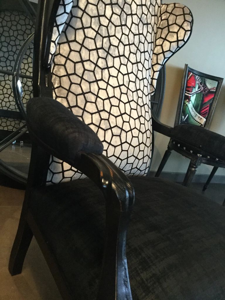 Refection restauration relooking fauteuil chaise canape meuble voltaire 36 tapissier decorateur bordeaux st medard en jalles atelier les renaissances