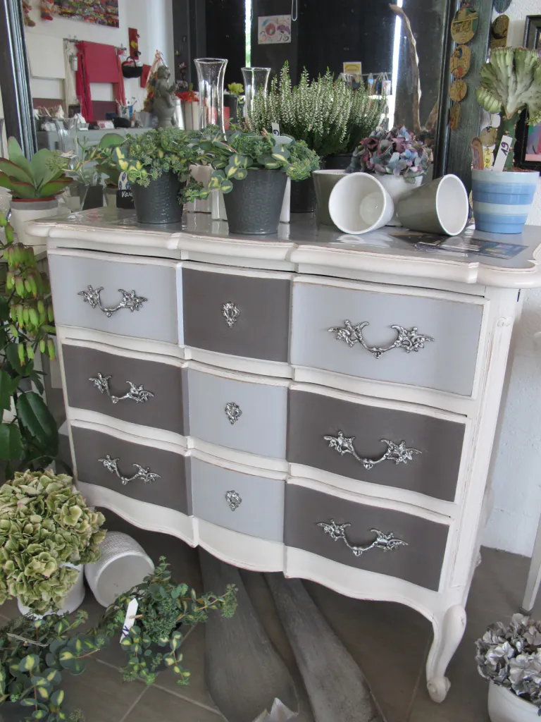 Refection restauration relooking fauteuil chaise canape meuble commode 1 tapissier decorateur bordeaux saint medard en jalles atelier les renaissances